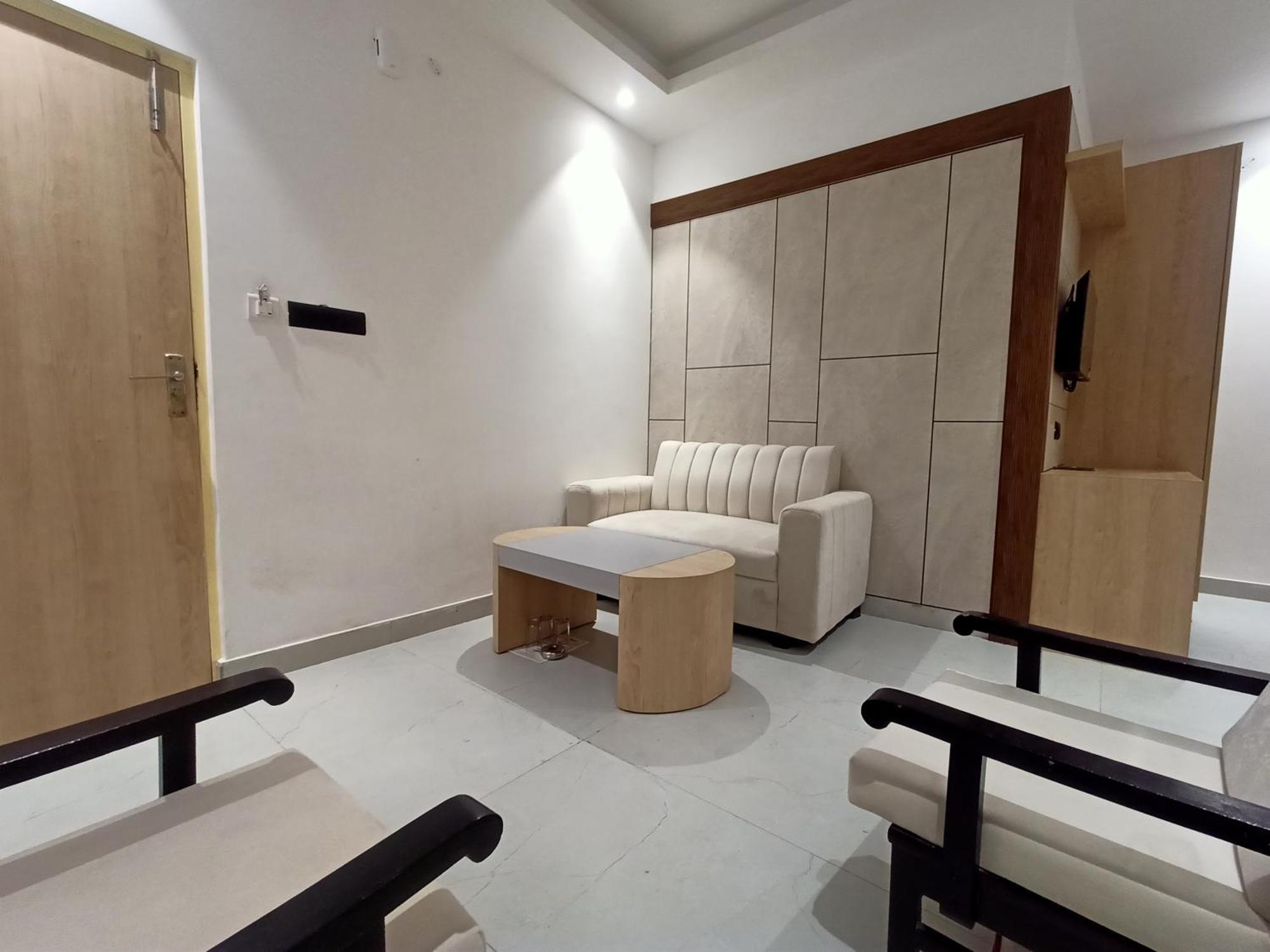 Hotel Global Inn -1 Km From Railway Station - Lift Food And Free Parking Lucknow Exterior foto