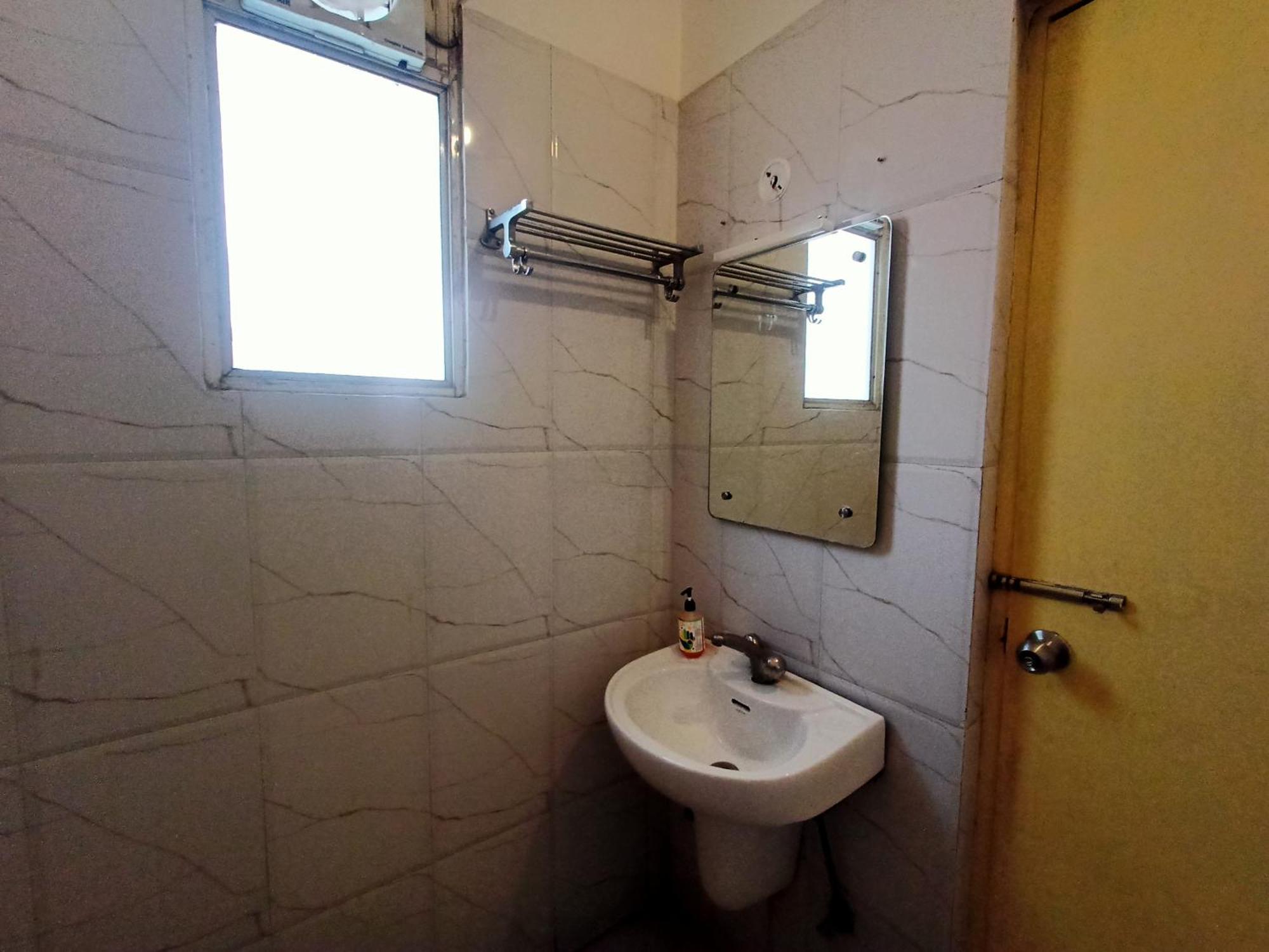 Hotel Global Inn -1 Km From Railway Station - Lift Food And Free Parking Lucknow Exterior foto