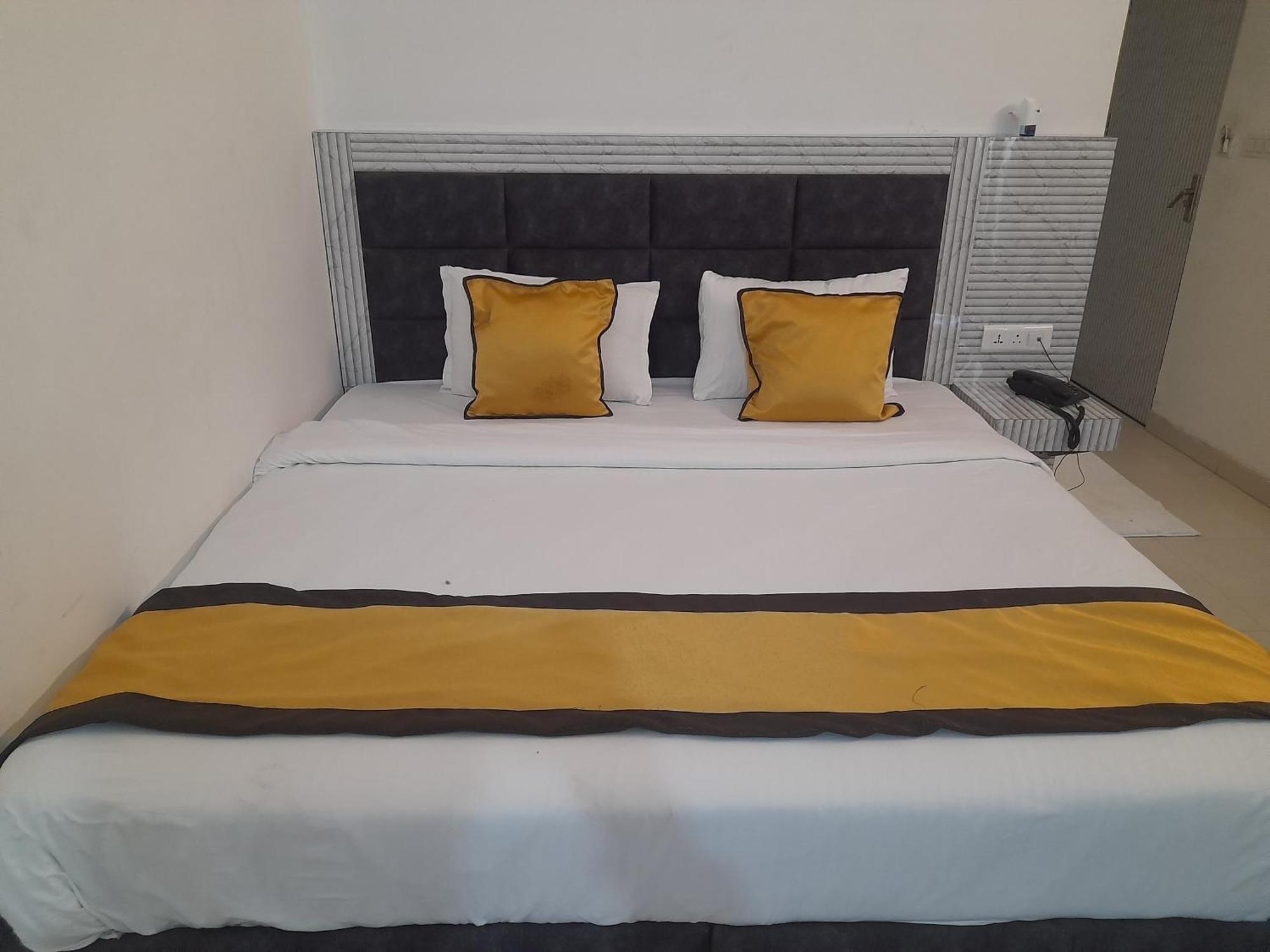 Hotel Global Inn -1 Km From Railway Station - Lift Food And Free Parking Lucknow Exterior foto