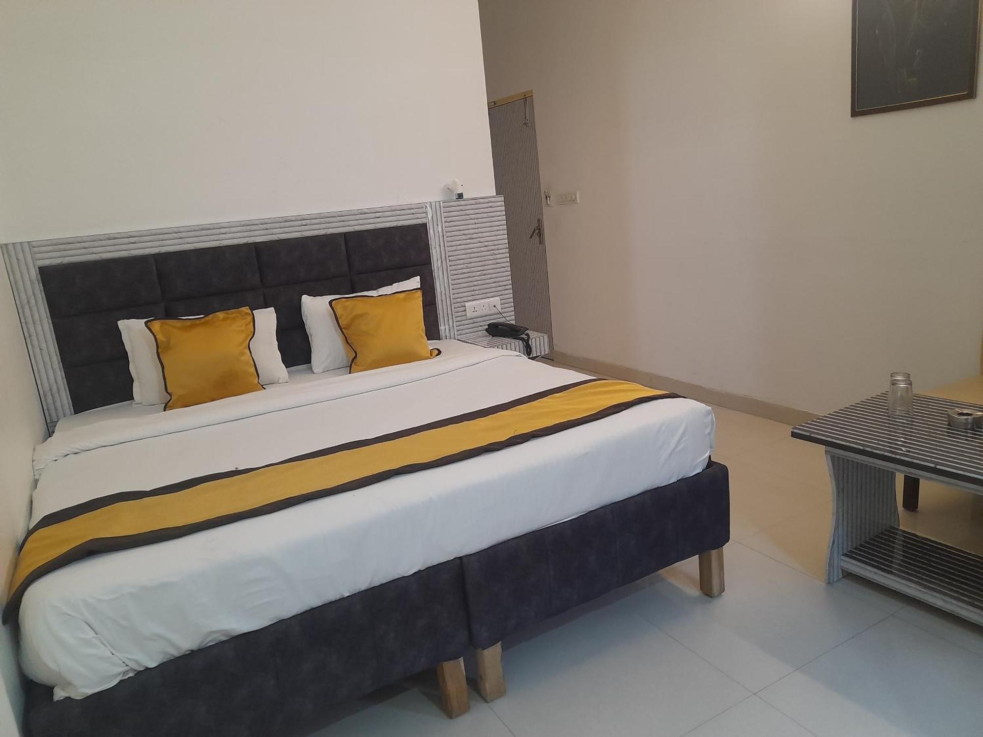 Hotel Global Inn -1 Km From Railway Station - Lift Food And Free Parking Lucknow Exterior foto