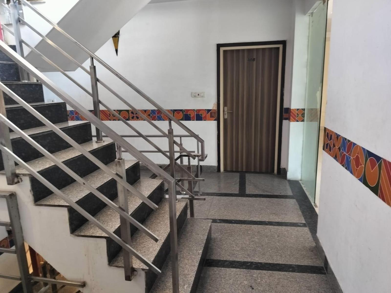 Hotel Global Inn -1 Km From Railway Station - Lift Food And Free Parking Lucknow Exterior foto